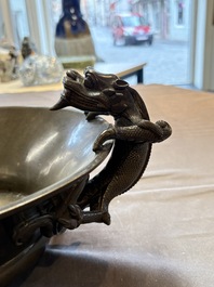 A large Chinese bronze basin with chilong handles, Qianlong mark, 20th C.