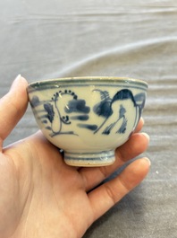 A large collection of 33 Chinese blue, white and Imari-style cups and 43 saucers, 17/19th C.