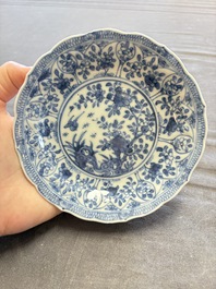 A large collection of 33 Chinese blue, white and Imari-style cups and 43 saucers, 17/19th C.