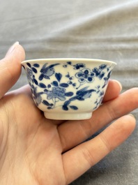 A large collection of 33 Chinese blue, white and Imari-style cups and 43 saucers, 17/19th C.