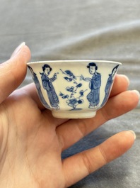A large collection of 33 Chinese blue, white and Imari-style cups and 43 saucers, 17/19th C.