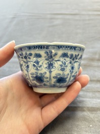 A large collection of 25 sets of Chinese blue, white and Imari-style cups and saucers, Kangxi/Qianlong
