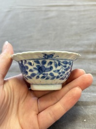 A large collection of 25 sets of Chinese blue, white and Imari-style cups and saucers, Kangxi/Qianlong