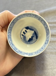 A large collection of 33 Chinese blue, white and Imari-style cups and 43 saucers, 17/19th C.