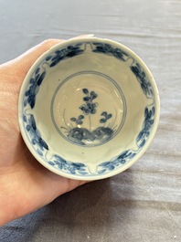 A large collection of 25 sets of Chinese blue, white and Imari-style cups and saucers, Kangxi/Qianlong