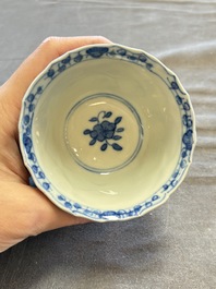 A large collection of 33 Chinese blue, white and Imari-style cups and 43 saucers, 17/19th C.