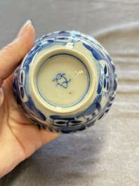 A large collection of 33 Chinese blue, white and Imari-style cups and 43 saucers, 17/19th C.