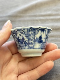 A large collection of 33 Chinese blue, white and Imari-style cups and 43 saucers, 17/19th C.