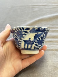 A large collection of 33 Chinese blue, white and Imari-style cups and 43 saucers, 17/19th C.