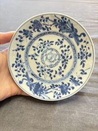 A large collection of 33 Chinese blue, white and Imari-style cups and 43 saucers, 17/19th C.