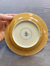 A large collection of 33 Chinese blue, white and Imari-style cups and 43 saucers, 17/19th C.