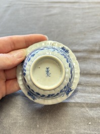 A large collection of 25 sets of Chinese blue, white and Imari-style cups and saucers, Kangxi/Qianlong