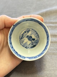 A large collection of 33 Chinese blue, white and Imari-style cups and 43 saucers, 17/19th C.