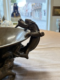 A large Chinese bronze basin with chilong handles, Qianlong mark, 20th C.