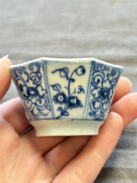A large collection of 25 sets of Chinese blue, white and Imari-style cups and saucers, Kangxi/Qianlong