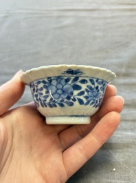 A large collection of 25 sets of Chinese blue, white and Imari-style cups and saucers, Kangxi/Qianlong
