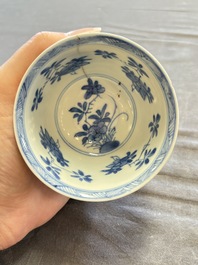 A large collection of 25 sets of Chinese blue, white and Imari-style cups and saucers, Kangxi/Qianlong
