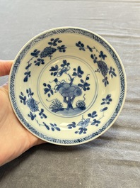 A large collection of 25 sets of Chinese blue, white and Imari-style cups and saucers, Kangxi/Qianlong