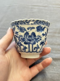 A large collection of 25 sets of Chinese blue, white and Imari-style cups and saucers, Kangxi/Qianlong