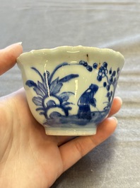 A large collection of 33 Chinese blue, white and Imari-style cups and 43 saucers, 17/19th C.