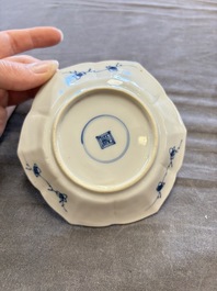 A large collection of 33 Chinese blue, white and Imari-style cups and 43 saucers, 17/19th C.