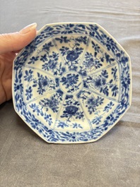 A large collection of 33 Chinese blue, white and Imari-style cups and 43 saucers, 17/19th C.