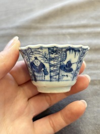 A large collection of 33 Chinese blue, white and Imari-style cups and 43 saucers, 17/19th C.
