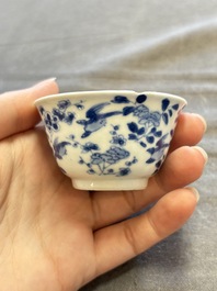 A large collection of 33 Chinese blue, white and Imari-style cups and 43 saucers, 17/19th C.