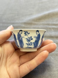 A large collection of 33 Chinese blue, white and Imari-style cups and 43 saucers, 17/19th C.