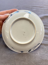 A large collection of 33 Chinese blue, white and Imari-style cups and 43 saucers, 17/19th C.