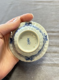 A large collection of 25 sets of Chinese blue, white and Imari-style cups and saucers, Kangxi/Qianlong