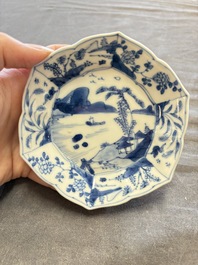 A large collection of 33 Chinese blue, white and Imari-style cups and 43 saucers, 17/19th C.