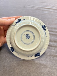 A large collection of 33 Chinese blue, white and Imari-style cups and 43 saucers, 17/19th C.