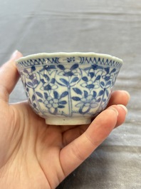 A large collection of 25 sets of Chinese blue, white and Imari-style cups and saucers, Kangxi/Qianlong