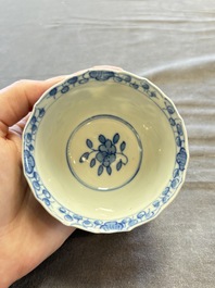 A large collection of 33 Chinese blue, white and Imari-style cups and 43 saucers, 17/19th C.