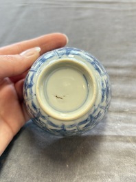 A large collection of 25 sets of Chinese blue, white and Imari-style cups and saucers, Kangxi/Qianlong