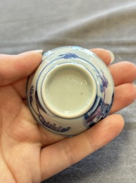 A large collection of 33 Chinese blue, white and Imari-style cups and 43 saucers, 17/19th C.