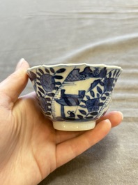 A large collection of 33 Chinese blue, white and Imari-style cups and 43 saucers, 17/19th C.