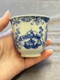A large collection of 33 Chinese blue, white and Imari-style cups and 43 saucers, 17/19th C.