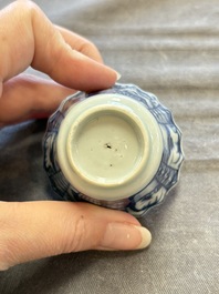 A large collection of 33 Chinese blue, white and Imari-style cups and 43 saucers, 17/19th C.