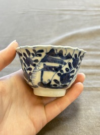 A large collection of 33 Chinese blue, white and Imari-style cups and 43 saucers, 17/19th C.