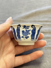 A large collection of 33 Chinese blue, white and Imari-style cups and 43 saucers, 17/19th C.