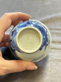A large collection of 33 Chinese blue, white and Imari-style cups and 43 saucers, 17/19th C.