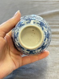A large collection of 33 Chinese blue, white and Imari-style cups and 43 saucers, 17/19th C.