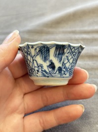 A large collection of 33 Chinese blue, white and Imari-style cups and 43 saucers, 17/19th C.