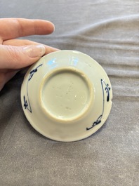 A large collection of 33 Chinese blue, white and Imari-style cups and 43 saucers, 17/19th C.