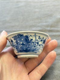 A large collection of 25 sets of Chinese blue, white and Imari-style cups and saucers, Kangxi/Qianlong