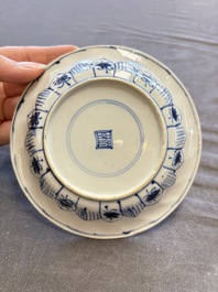 A large collection of 33 Chinese blue, white and Imari-style cups and 43 saucers, 17/19th C.