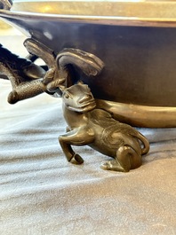 A large Chinese bronze basin with chilong handles, Qianlong mark, 20th C.
