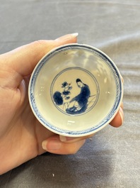 A large collection of 33 Chinese blue, white and Imari-style cups and 43 saucers, 17/19th C.